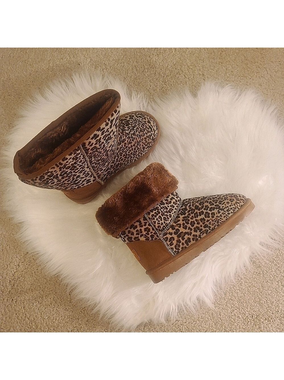 BNIB child's Wi-Fi Fuzzy leopard print boots!